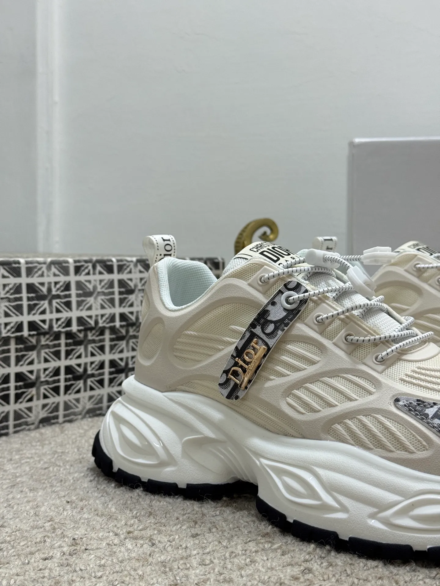 Men's shoes 💰440 [New model] 🐬🐬Original quality - Dior The latest model of sports shoes 🎁Casual and fashionable men's shoes 👟Best model 💥Simple and elegant version, exclusive for trendy men. Unique official website new and most brand elements 👑original decoration, imported cowhide stitching with classic fabrics, fashionable and generous accessories, ✅foamed TPU wear-resistant and taller outsole, light and comfortable. Size: 38-44 (45 customized